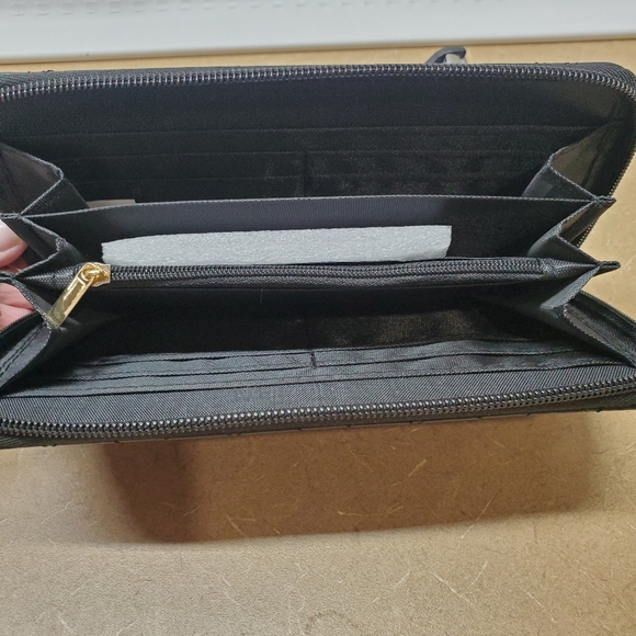 Black Heart Wallet - Picture 4 of 5